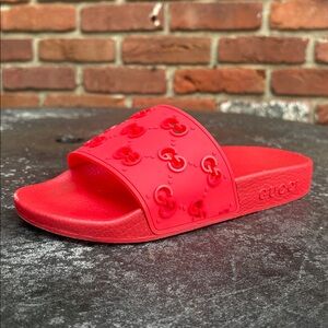 GUCCI KIDS Red Logo Embossed Slide Sandal
